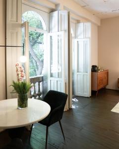 a room with a table and chairs and a window at Casa Seis Siete in Mexico City