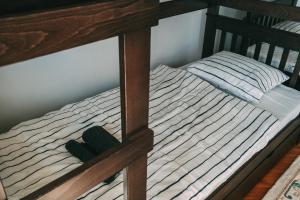 Voodi või voodid majutusasutuse Smart hostel toas