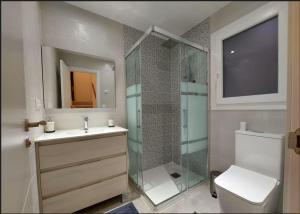 a bathroom with a shower and a sink and a toilet at Casa de alquiler Moncófar Playa in Moncófar +26 photos