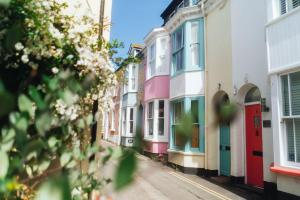 a row of houses with colorful doors on a street at Luxury Cottage Dream By The Water in Appledore