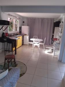 Kuchyň nebo kuchyňský kout v ubytování Residence vue sur mer