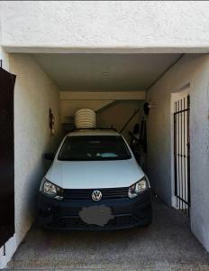 a white car parked in a garage at Villa el roble in Acapulco