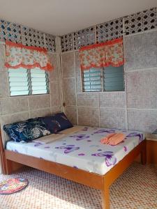 Postel nebo postele na pokoji v ubytování Nitasnipahut Pamilacan island