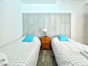 Posteľ alebo postele v izbe v ubytovaní Beachfront Apartment with Terrace