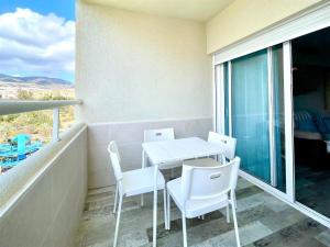 Balkón alebo terasa v ubytovaní Beachfront Apartment with Terrace