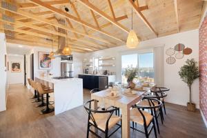 Cucina o angolo cottura di Mojave Midnight Oasis