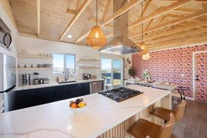Cucina o angolo cottura di Mojave Midnight Oasis