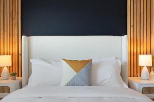 Letto o letti in una camera di Mojave Midnight Oasis