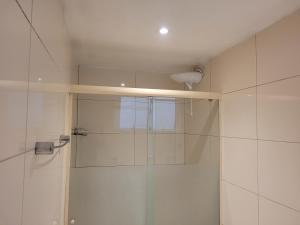 Et badeværelse på Apartamento em Niterói Excelente Localização - Boa Viagem + 34 billeder