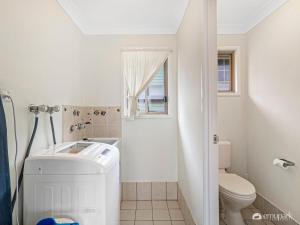 Koupelna v ubytování Sea Breeze On Archer! + 17 fotografií