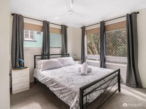 Postel nebo postele na pokoji v ubytování Sea Breeze On Archer!