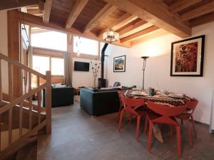 a living room with a table and a couch at Chalet Saint-Martin-de-Belleville, 4 pièces, 6 personnes - FR-1-344-731 in Saint-Martin-de-Belleville