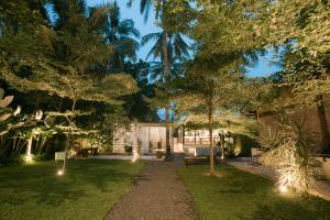 Zahrada ubytování LAYANA FARMSTAY