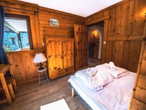 Zdjęcie z galerii obiektu Appartement rénové dans chalet savoyard - proche des pistes, balcon, animaux admis - FR-1-502-355 w mieście Tignes