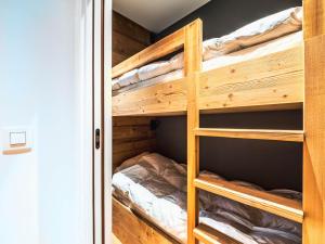 Łóżko lub łóżka w pokoju w obiekcie Appartement rénové 4 pièces, proche pistes, terrasse, WIFI, Tignes le Lac - FR-1-502-462