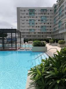 Bazén v ubytování R&R Cozy 2BR Marina Dumaguete nebo v jeho okolí