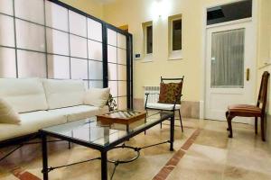 A seating area at Apartamento J COSTA 15- Alameda Hércules