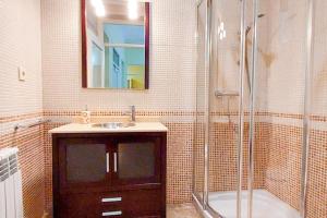 A bathroom at Apartamento J COSTA 15- Alameda Hércules