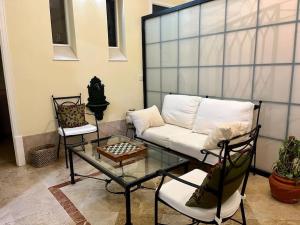A seating area at Apartamento J COSTA 15- Alameda Hércules