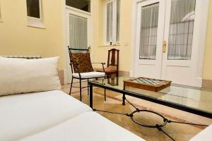A bed or beds in a room at Apartamento J COSTA 15- Alameda Hércules