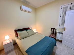 A bed or beds in a room at Apartamento J COSTA 15- Alameda Hércules