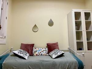 A bed or beds in a room at Apartamento J COSTA 15- Alameda Hércules