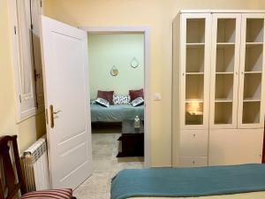 A bed or beds in a room at Apartamento J COSTA 15- Alameda Hércules