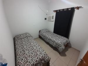 a room with a leopard print beds in a room at Hospédate en Nuestra Cabaña en Termas de Rio Hondo y Disfruta de unas Confortables y Relajantes Vacaciones in Termas de Río Hondo