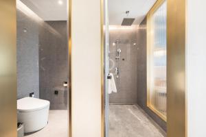 Guangzhou Baiyun Airport MeHood Liz Hotel Free Shuttle Bus To Airport的一间浴室