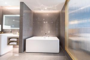 Guangzhou Baiyun Airport MeHood Liz Hotel Free Shuttle Bus To Airport的一间浴室