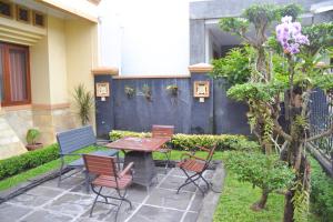 Zahrada ubytování Roemah Canting Homestay