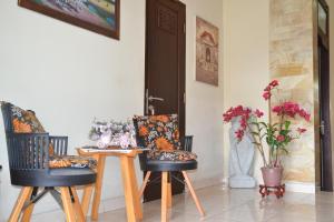 Posezení v ubytování Roemah Canting Homestay