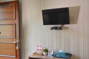TV a/nebo společenská místnost v ubytování Roemah Canting Homestay