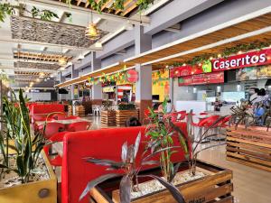 Restoran atau tempat lain untuk makan di Hermoso Apto - C.C San Gil Plaza