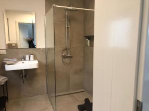 Koupelna v ubytování Ferienwohnung Bullaku + 30 fotografií