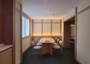 UH Suite Gyeongju的休息区