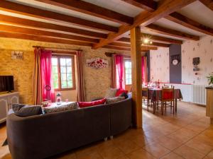 a living room with a couch and a table at Maison familiale près de Limeuil avec jardin, jeux pour enfants, WiFi et animaux acceptés - FR-1-616-84 in Limeuil