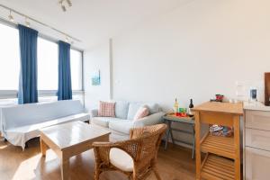 Gallery image of Oַ&O Group- 1BR Complex with Sea View Beach Access in Bat Yam