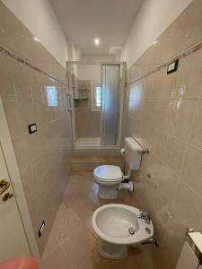 Vonios kambarys apgyvendinimo įstaigoje Fiori d’Arancio