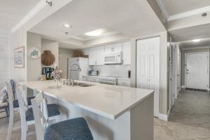 Una cocina o cocineta en Magnolia House 307 At Destin Pointe Resort