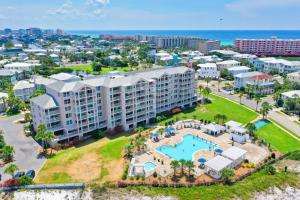 La alberca dentro o cerca de Magnolia House 307 At Destin Pointe Resort