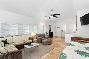 a living room with a couch and a ceiling fan at Stylish 1BR Apartment with AC Full Kitchen & WD - Just Steps to the Beach in Kailua