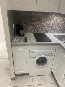 appartement Cap d’Agde的厨房或小厨房