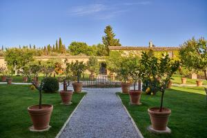 Monastero Sant'Anna in Camprena外面的花园