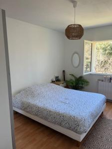 Posteľ alebo postele v izbe v ubytovaní Jolie maison dans village médiéval. Bouchet