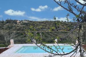 Piscina di TRULLO PIETRAPOESIA o nelle vicinanze