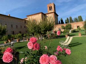 Monastero Sant'Anna in Camprena外面的花园