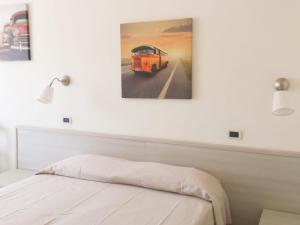 a bedroom with a picture of a bus on the wall at Residence Hotel Villa Mare in Portoferraio