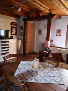 A kitchen or kitchenette at East Wind