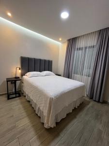 Letto o letti in una camera di Apartamentos Orquidea Dorada apt 101 & 104